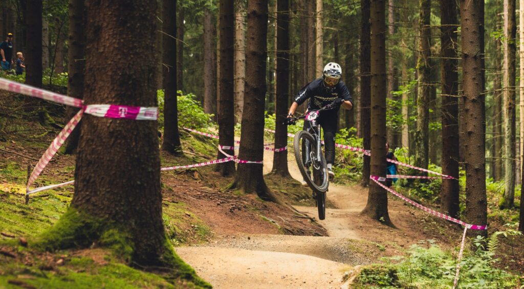 Enduro Race míří na Kopřivnou: Program pro jezdce i diváky!